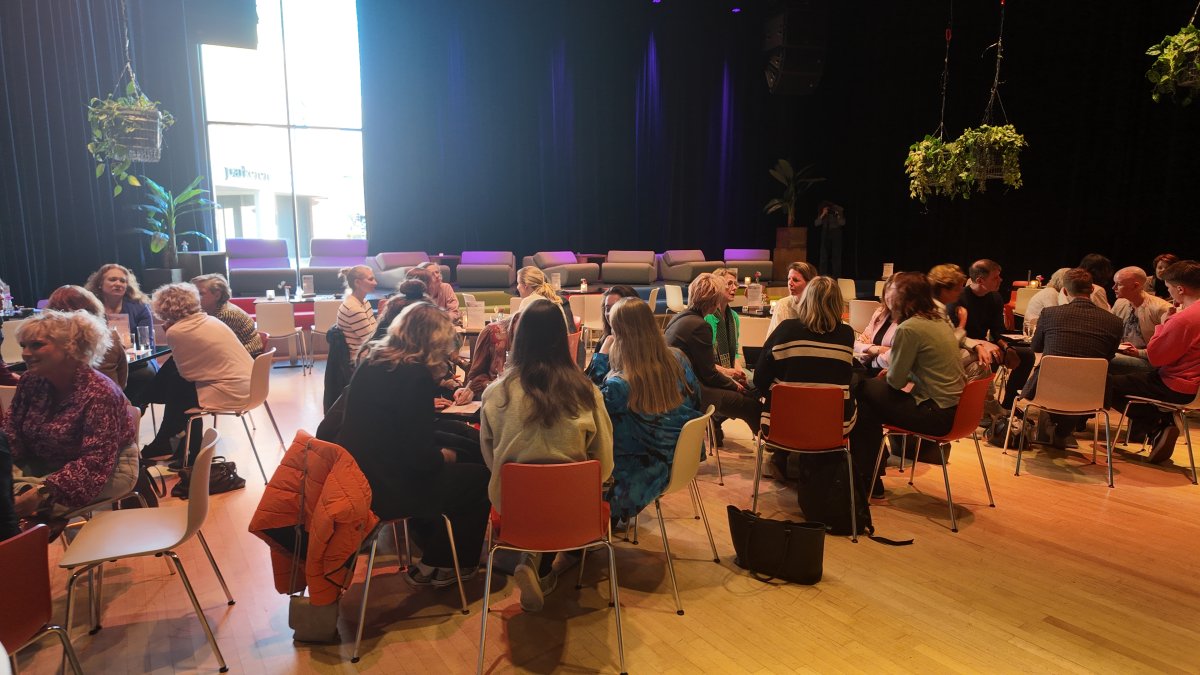 Geslaagde voorstellingen theater Mag ik je Kussen - Pieter van Foreest